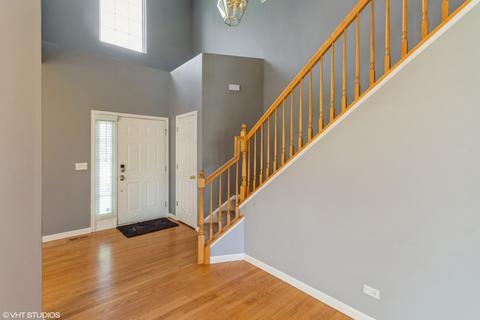 6087 Frank Dr, Hoffman Estates, IL 60192 photo 2