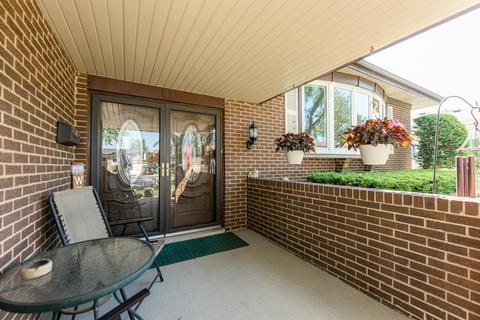 1301 W Meyer Dr, Addison, IL 60101 photo 3