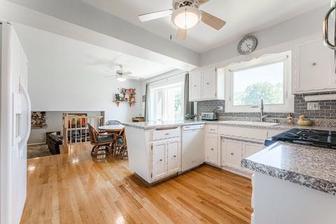 1301 W Meyer Dr, Addison, IL 60101 photo 13