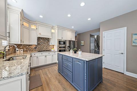3660 White Eagle Dr, Naperville, IL 60564 photo 9