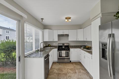 1911 Williamsburg Dr, Hoffman Estates, IL 60169 photo 8