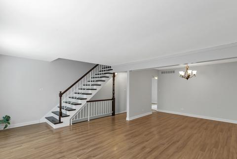 1911 Williamsburg Dr, Hoffman Estates, IL 60169 photo 4