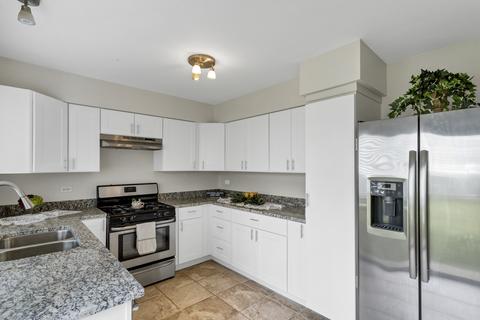 1911 Williamsburg Dr, Hoffman Estates, IL 60169 photo 9