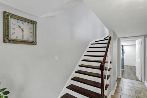 1911 Williamsburg Dr, Hoffman Estates, IL 60169 photo 2