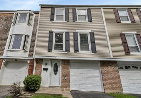 1911 Williamsburg Dr, Hoffman Estates, IL 60169 photo 1