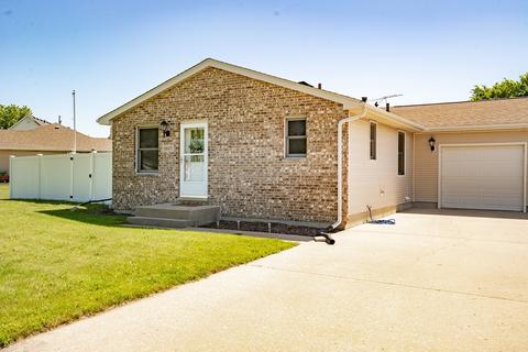1607 Edgewater Dr, Morris, IL 60450 photo 1