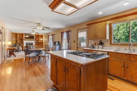 1028 E 7th St, Lockport, IL 60441 photo 7