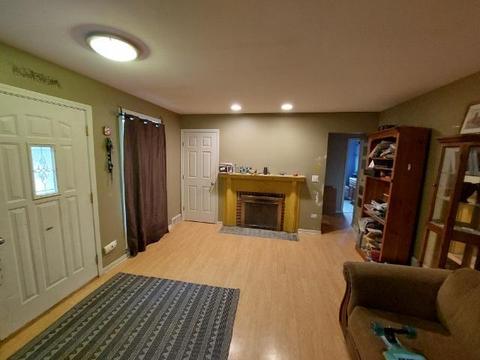 820 Morgan St, Elgin, IL 60123 photo 2