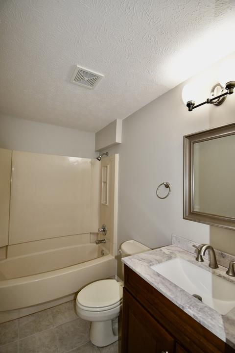 1107 Saddlebrook Dr, Bloomington, IL 61704 photo 38