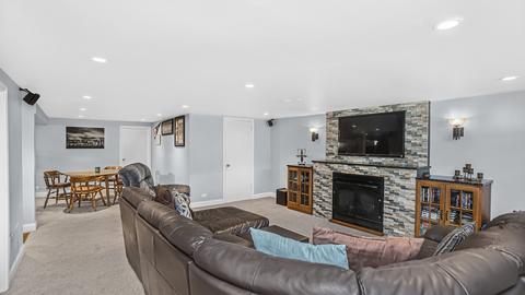 8022 W Memory Ln, Chicago, IL 60656 photo 16