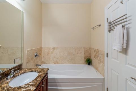58 Northfield Ter, Wheeling, IL 60090 photo 22