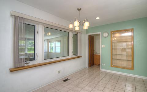 725 Washington Blvd, Hoffman Estates, IL 60169 photo 9