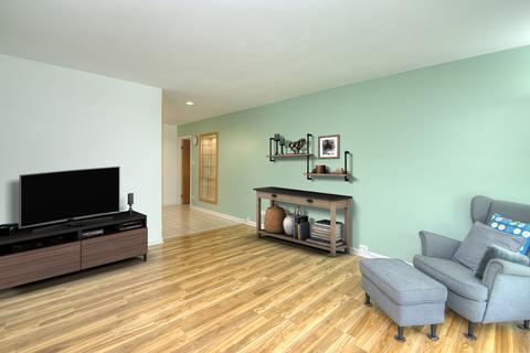 725 Washington Blvd, Hoffman Estates, IL 60169 photo 5