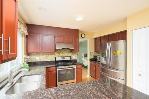 489 Knoll Crest Dr, Bartlett, IL 60103 photo 10