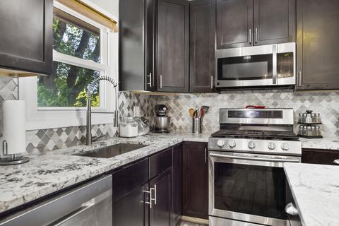 5 E Anchor Dr, Oswego, IL 60543 photo 9