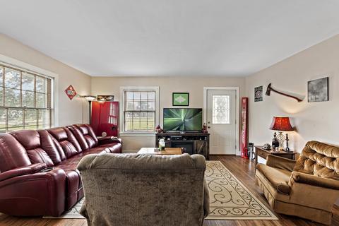209 E 3rd St, Gilman, IL 60938 photo 4