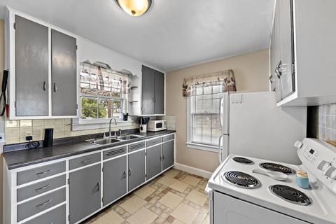 209 E 3rd St, Gilman, IL 60938 photo 7