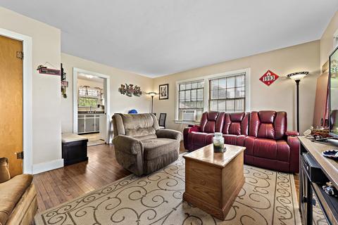 209 E 3rd St, Gilman, IL 60938 photo 3