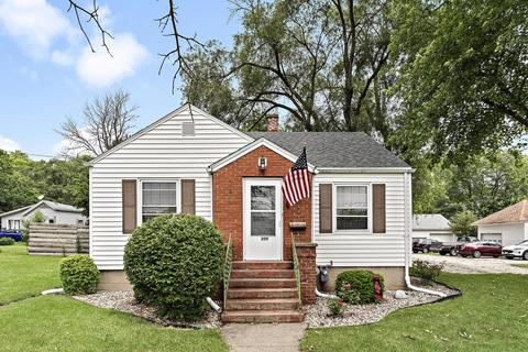 209 E 3rd St, Gilman, IL 60938 photo 2