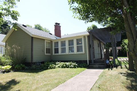 335 E Lincoln St E, Bloomington, IL 61701 photo 1
