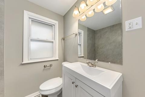 555 S 3rd Ave, Des Plaines, IL 60016 photo 9