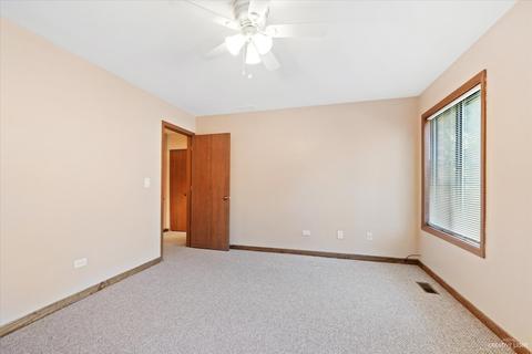 1402 Creekside Ct #A, Elgin, IL 60123 photo 9