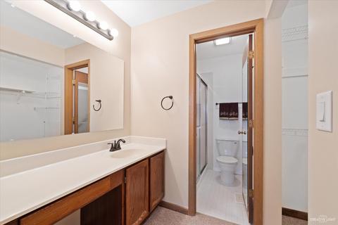 1402 Creekside Ct #A, Elgin, IL 60123 photo 10