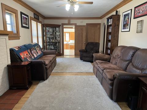 1046 Bellevue Ave, Elgin, IL 60120 photo 2