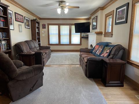1046 Bellevue Ave, Elgin, IL 60120 photo 3