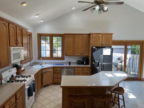 1046 Bellevue Ave, Elgin, IL 60120 photo 5