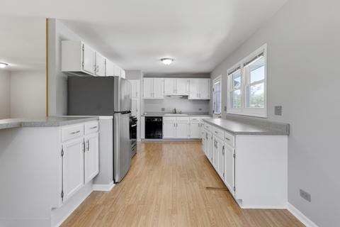 590 Glendale Ln, Hoffman Estates, IL 60169 photo 11
