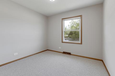 590 Glendale Ln, Hoffman Estates, IL 60169 photo 14