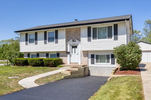 590 Glendale Ln, Hoffman Estates, IL 60169 photo 2