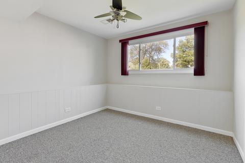 590 Glendale Ln, Hoffman Estates, IL 60169 photo 16