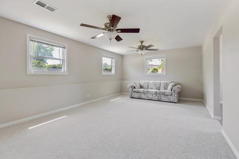 590 Glendale Ln, Hoffman Estates, IL 60169 photo 15