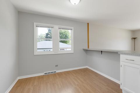590 Glendale Ln, Hoffman Estates, IL 60169 photo 9
