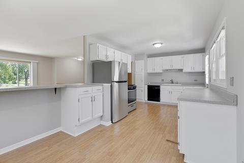 590 Glendale Ln, Hoffman Estates, IL 60169 photo 10