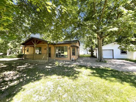 809 Western Ave, Henry, IL 61537 photo 1
