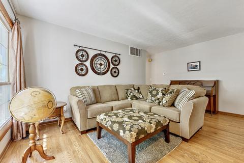 105 Strasma East Dr, Kankakee, IL 60901 photo 2
