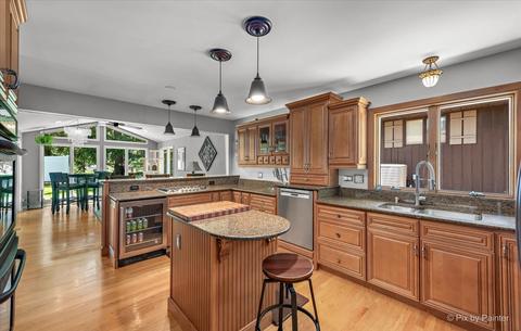561 W Morse Ave, Bartlett, IL 60103 photo 9