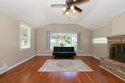 1002 S Linden St, Normal, IL 61761 photo 2