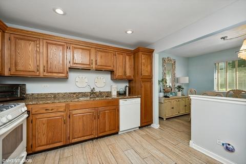 1602 Queens Ct #D1, Wheeling, IL 60090 photo 8