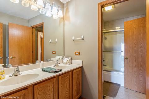 1707 Caton Ridge Dr, Plainfield, IL 60586 photo 9