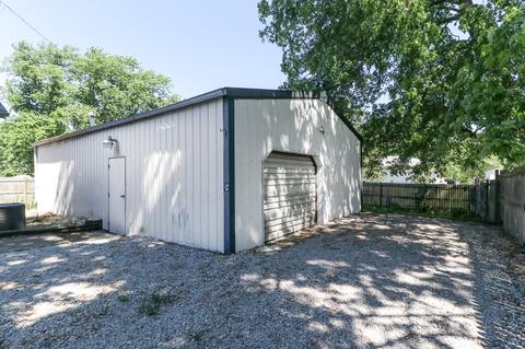 512 W Charles St, Mclean, IL 61754 photo 4