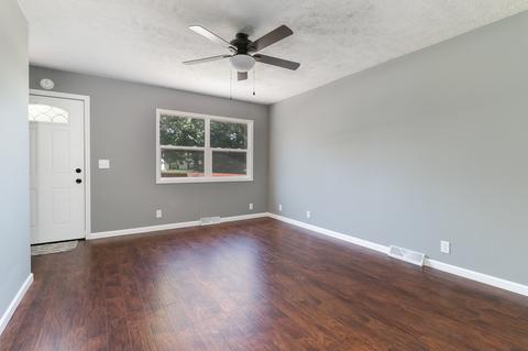 512 W Charles St, Mclean, IL 61754 photo 7