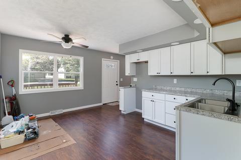 512 W Charles St, Mclean, IL 61754 photo 10