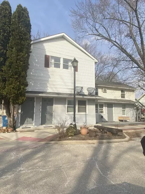 118 Canal St, Utica, IL 61373