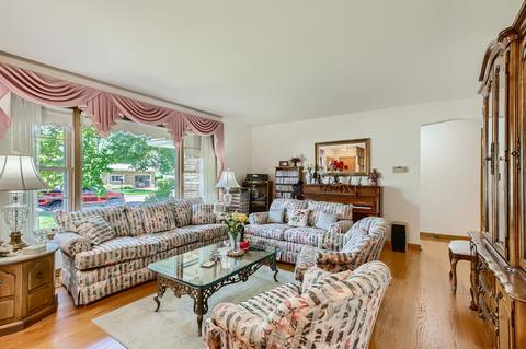5259 Wright Ter, Skokie, IL 60077 photo 5