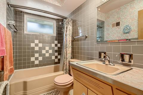 5259 Wright Ter, Skokie, IL 60077 photo 17