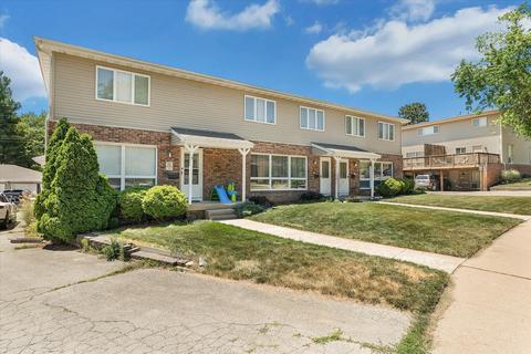 207 Eisenhower Dr, Bloomington, IL 61701 photo 2